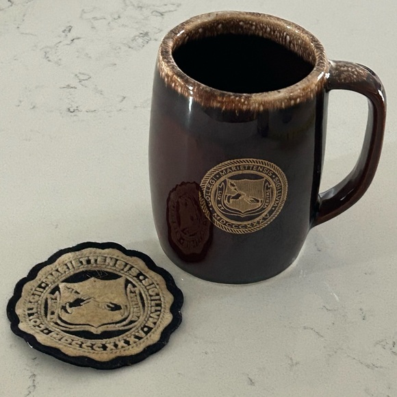 Vintage Hall Pottery Marietta College Mug w/felt Patch. 5”Tall by 3-1/4” wide - Picture 5 of 7